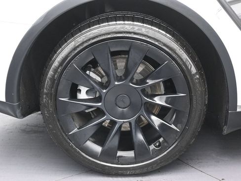 Used 2023 Tesla Model Y Long Range AWD/4WD image 32