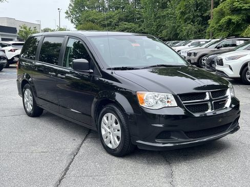 Used 2019 Dodge Grand Caravan SE w/ UConnect Hands-Free Group FWD image 4