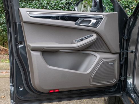 Used 2024 Porsche Macan image 29