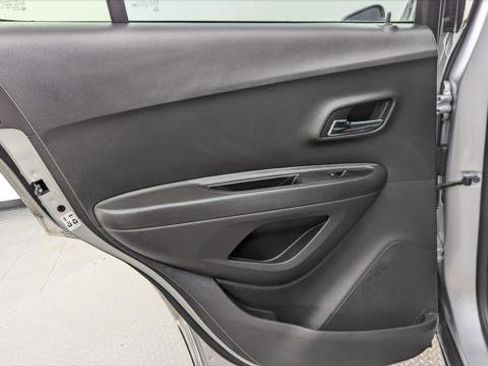 Used 2020 Chevrolet Trax LT w/ LT Convenience Package image 16