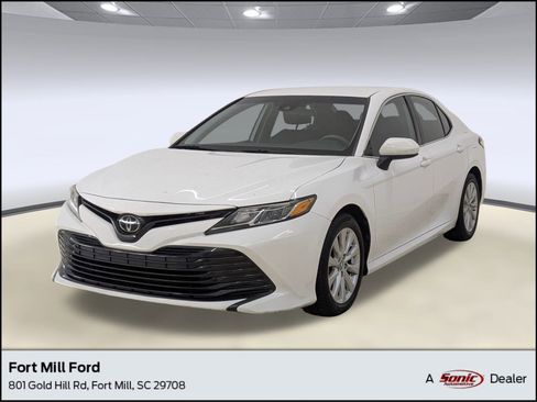 Used 2019 Toyota Camry LE image 1