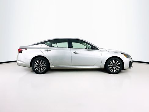 Used 2024 Nissan Altima 2.5 SV FWD image 10