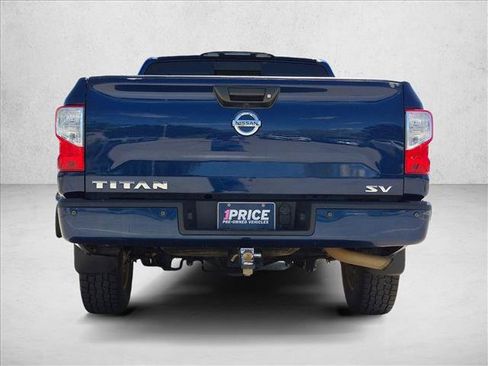 Used 2019 Nissan Titan SV w/ SV Convenience Package RWD image 6