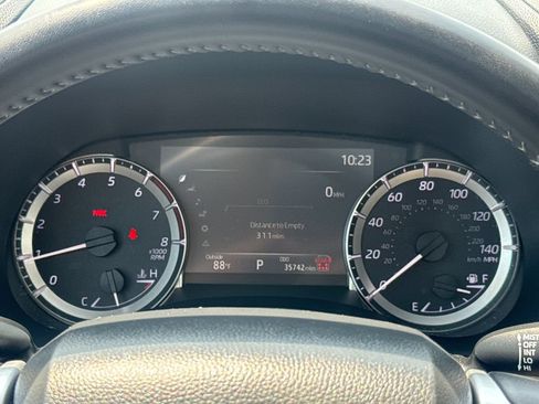 Used 2025 Toyota Highlander XLE AWD/4WD image 18