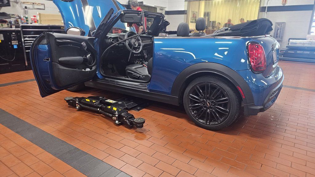 Used 2024 MINI Cooper S FWD image 3