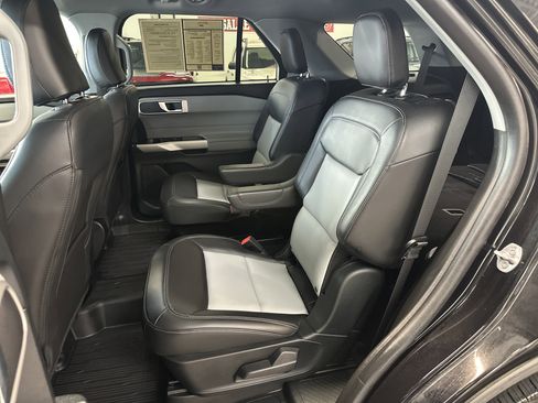 Used 2023 Ford Explorer XLT w/ Equipment Group 202A image 5