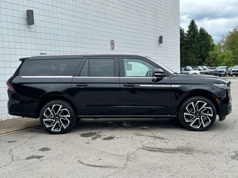 New 2026 Lincoln Navigator L Reserve AWD/4WD image 4