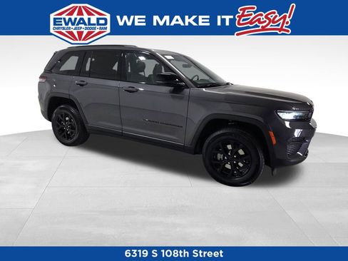 New 2025 Jeep Grand Cherokee Altitude image 18