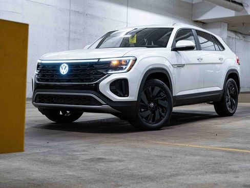 New 2026 Volkswagen Atlas Cross Sport SE image 1