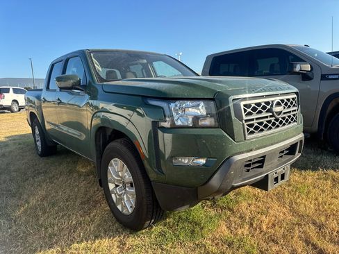 Used 2022 Nissan Frontier SV RWD image 3