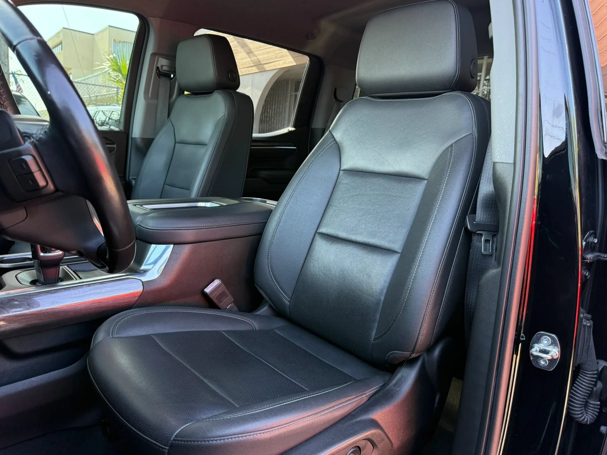 Used 2022 Chevrolet Silverado 1500 LTZ RWD image 12