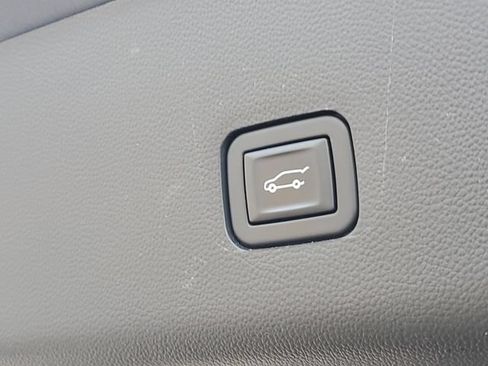 Certified 2021 Chevrolet Traverse LT FWD image 8