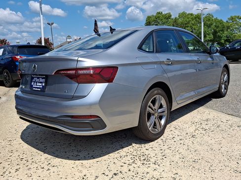 Used 2023 Volkswagen Jetta SE FWD image 6