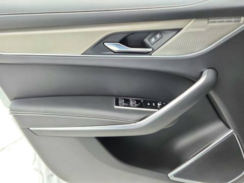 Used 2025 Jaguar F-PACE R-Dynamic S image 34