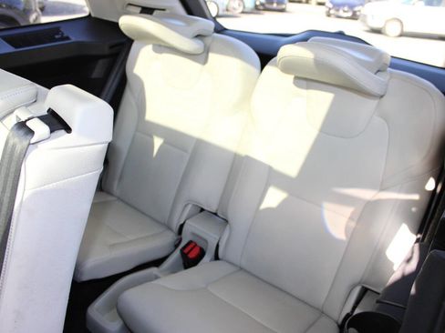 Used 2016 Volvo XC90 T6 Momentum w/ Momentum Plus Package image 21