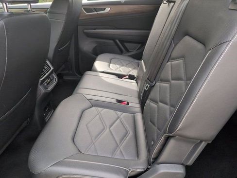 Used 2025 Volkswagen Atlas SE FWD image 27