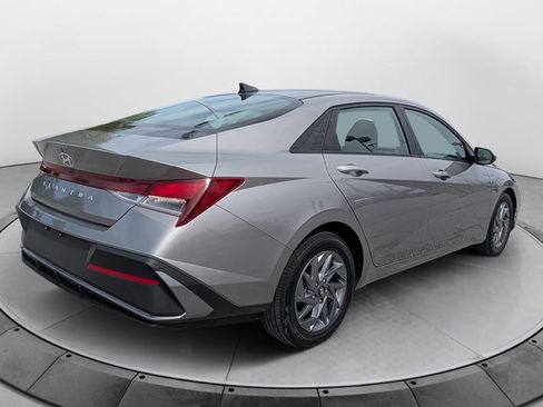 Used 2024 Hyundai Elantra SEL FWD image 3