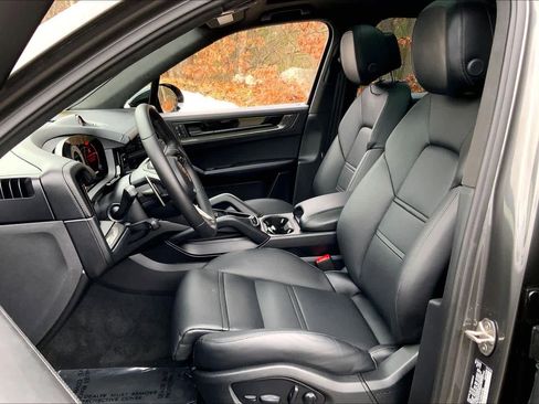 Used 2025 Porsche Cayenne GTS image 8