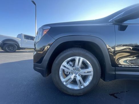Used 2024 GMC Terrain SLE image 10