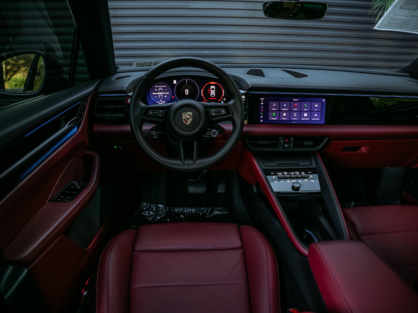 Certified 2025 Porsche Macan Electric RWD image 11
