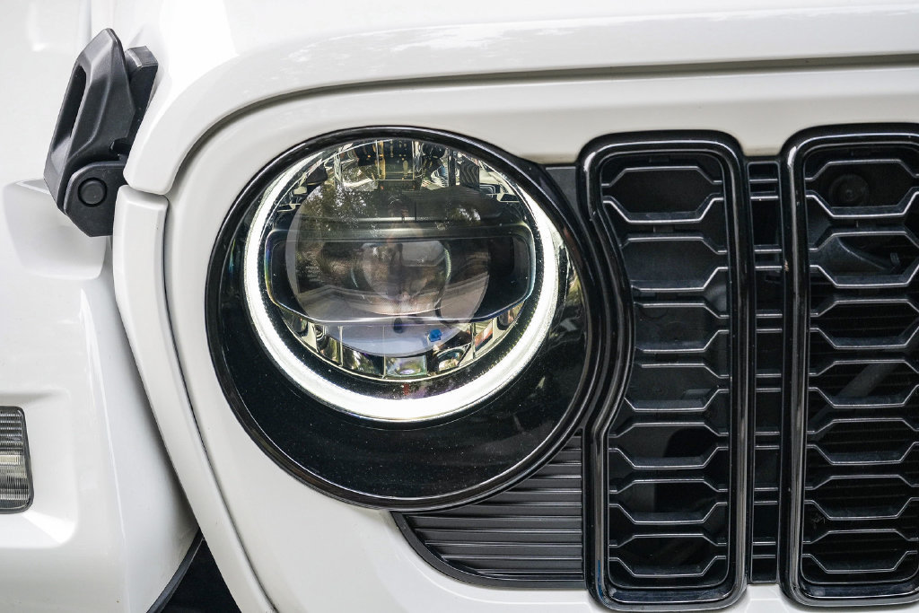 Used 2024 Jeep Wrangler High Altitude AWD/4WD image 8