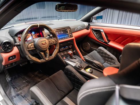 Used 2023 Nissan GT-R Premium w/ Premium Interior Package AWD/4WD image 4
