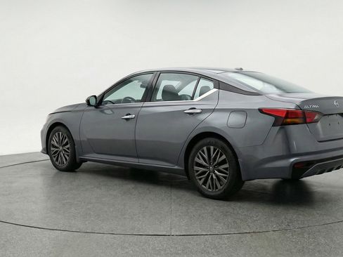 Used 2025 Nissan Altima 2.5 SV image 6