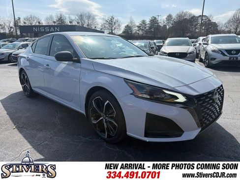 Used 2023 Nissan Altima 2.5 SR image 1