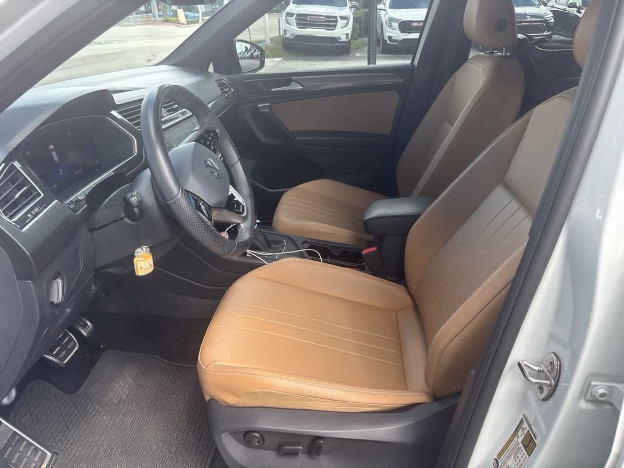 Used 2024 Volkswagen Tiguan SE R-Line FWD image 6