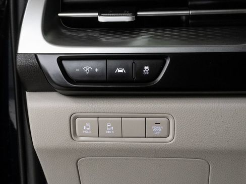 Used 2024 Kia Carnival LX FWD image 14