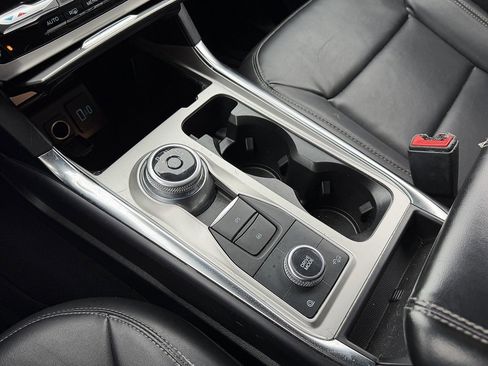 Used 2022 Ford Explorer XLT w/ Equipment Group 202A image 15