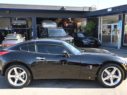Used 2009 Pontiac Solstice GXP w/ Premium Package RWD image 5