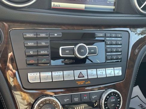 Used 2014 Mercedes-Benz SL 550 image 32