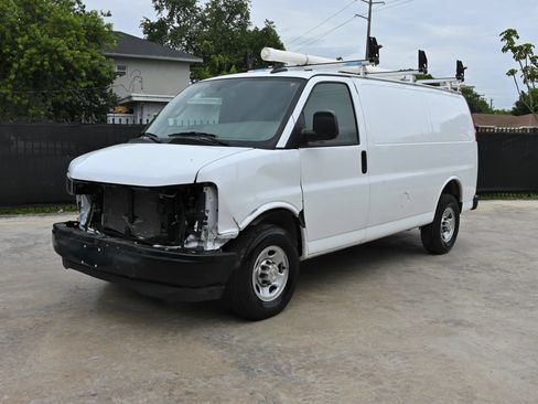 Used 2024 Chevrolet Express 2500 w/ Driver Convenience Package RWD image 2