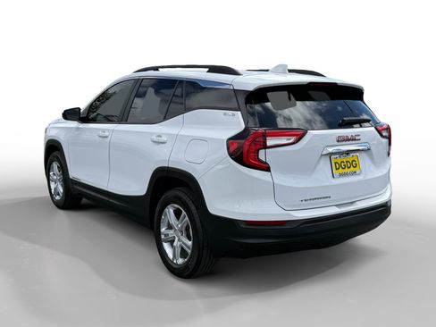 Used 2024 GMC Terrain SLE w/ Driver Convenience Package FWD image 3