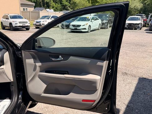 Used 2019 Kia Forte LXS FWD image 24
