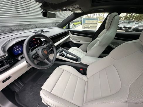 Used 2026 Porsche Macan Electric RWD image 4