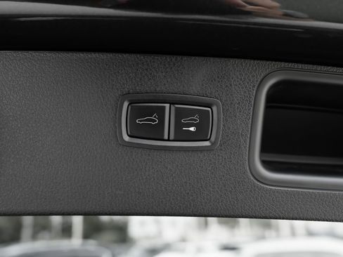 Used 2022 Porsche Macan image 42