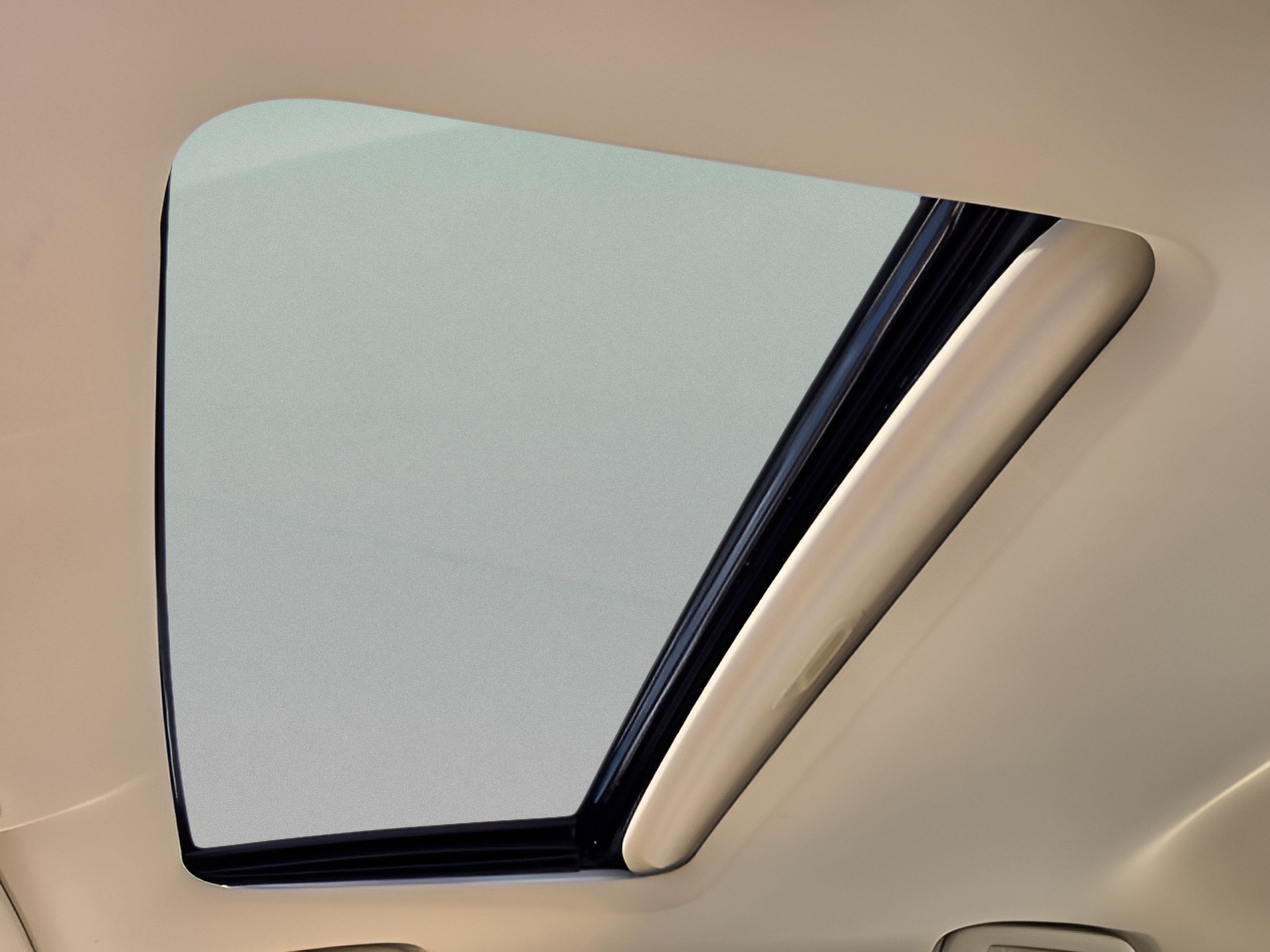 Used 2015 Toyota Avalon Limited FWD image 29