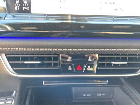 Used 2024 Volkswagen Atlas Cross Sport SEL Premium R-Line image 29