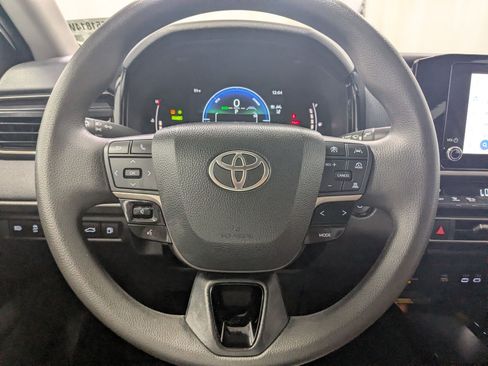 Used 2025 Toyota Camry LE FWD image 13