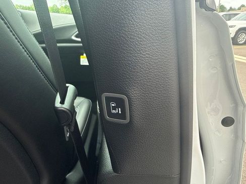 New 2027 Chrysler Pacifica Select AWD/4WD image 14
