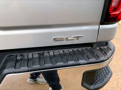 Used 2022 GMC Sierra 2500 SLT w/ X31 Off-Road Package image 10