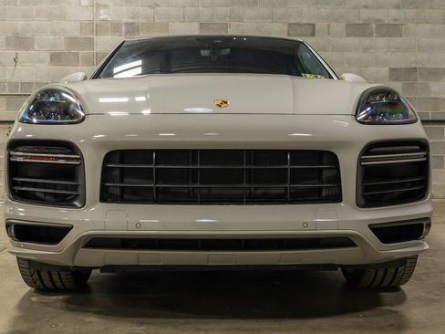Used 2021 Porsche Cayenne Turbo S image 7