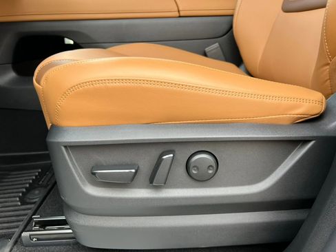 New 2025 Nissan Armada SL w/ Captain's Chari Seat Package image 11