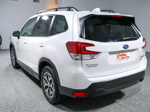 Used 2023 Subaru Forester Premium AWD/4WD image 9