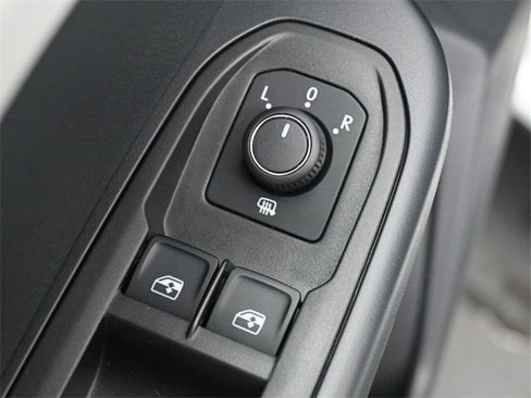 Certified 2025 Volkswagen Taos SE w/ Panoramic Sunroof Package image 12