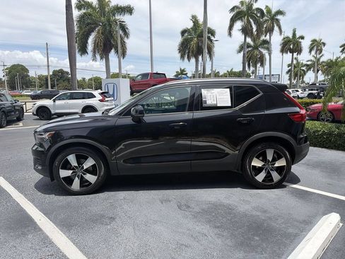 Used 2020 Volvo XC40 T5 Momentum w/ Protection Package Premier AWD/4WD image 5