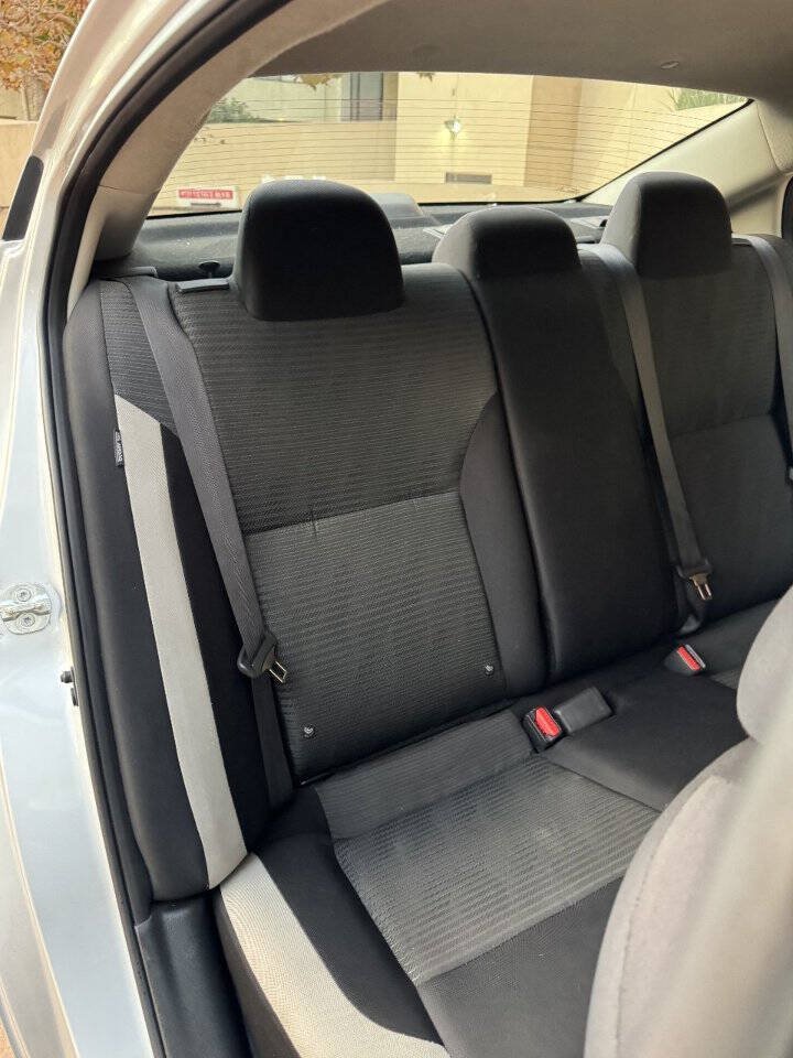 Used 2022 Nissan Versa SV FWD image 16