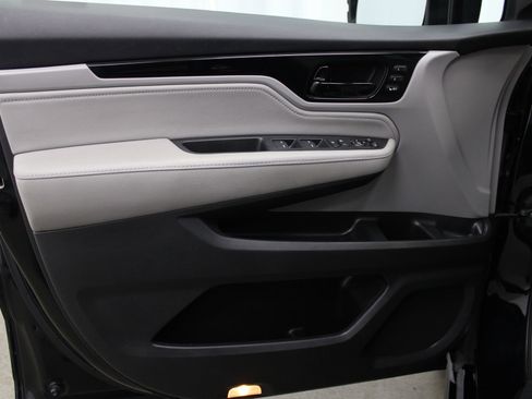 Used 2018 Honda Odyssey Elite image 9